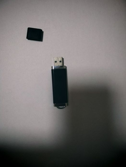 Продаётся флешка на 32 G новая