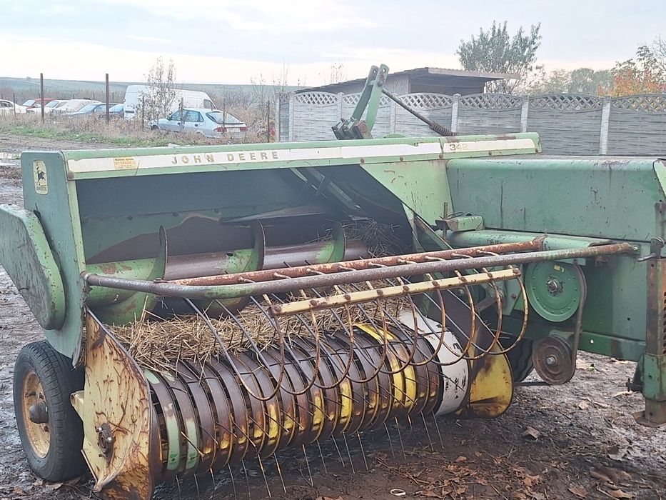 Vând presa de balotat John Deere 342