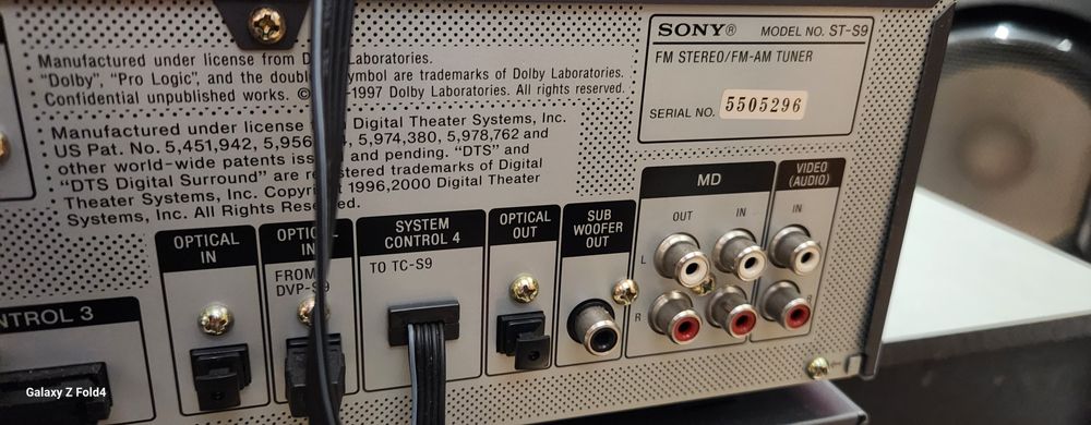 Sistem Sony cu DVD changer și telecomandă