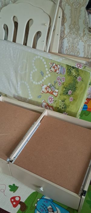 отдам кроватку детскую