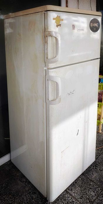 Отлично работещ хладилник Electrolux на 15 години