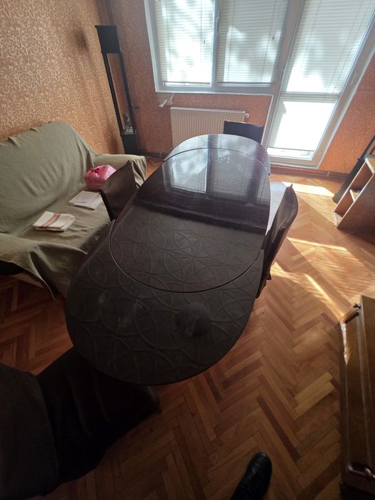 Masa extensibila cu 6 scaune din lemn masiv de colectie