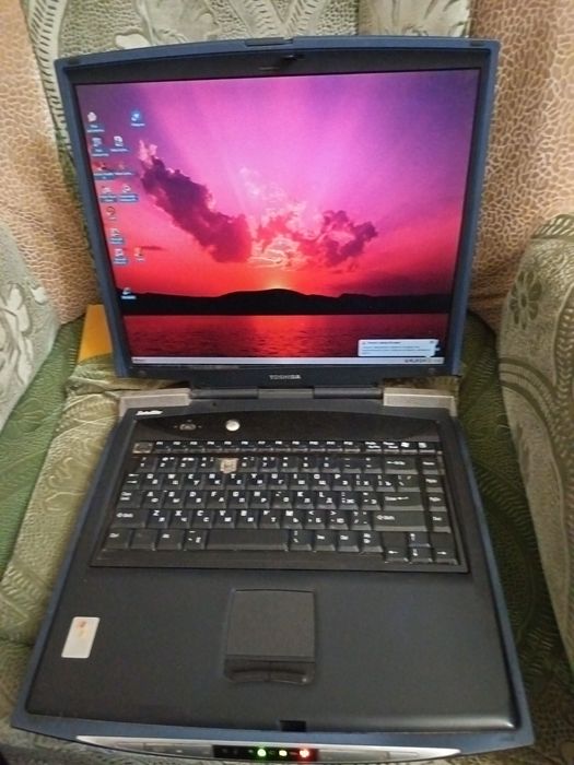 Ноутбук Toshiba 2000