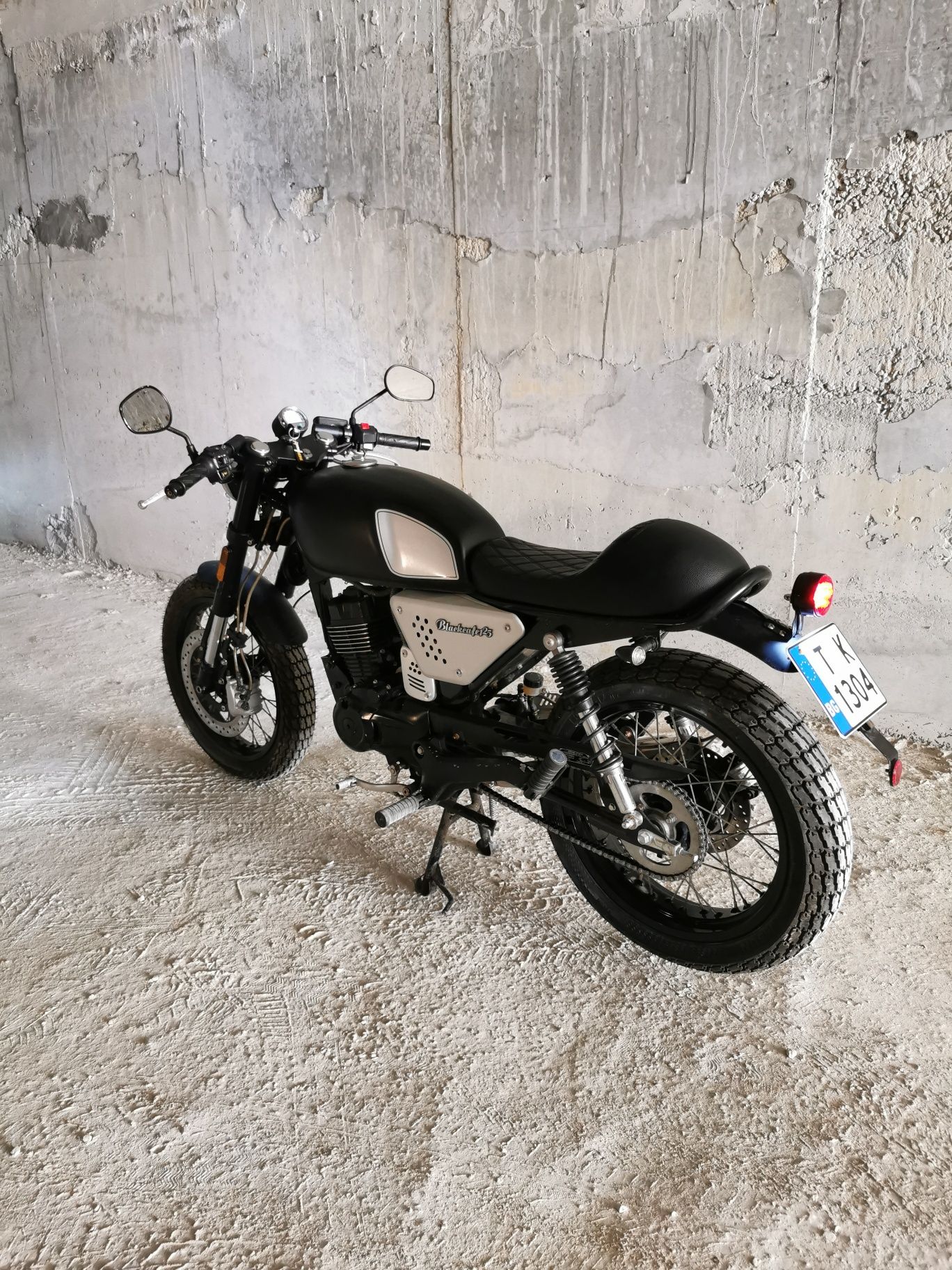 Hanway Blacк Cafе  125