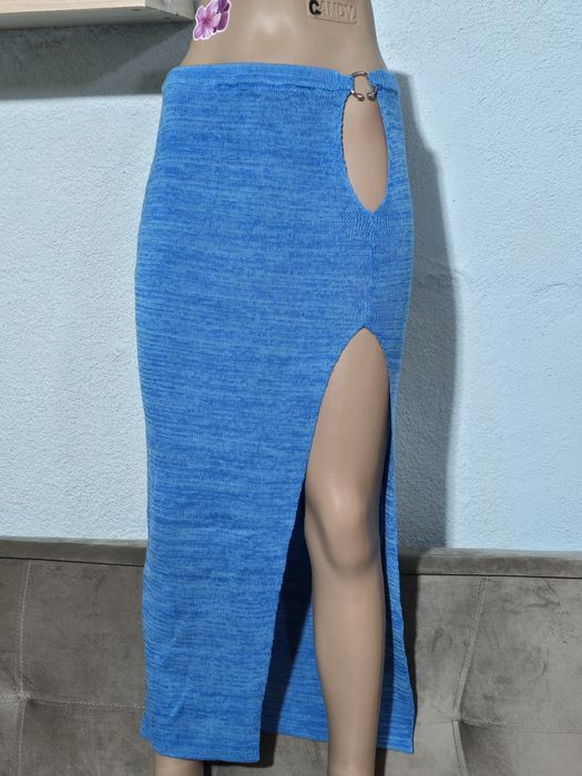 Fusta dama trendy mulata cu crapatura pe picior