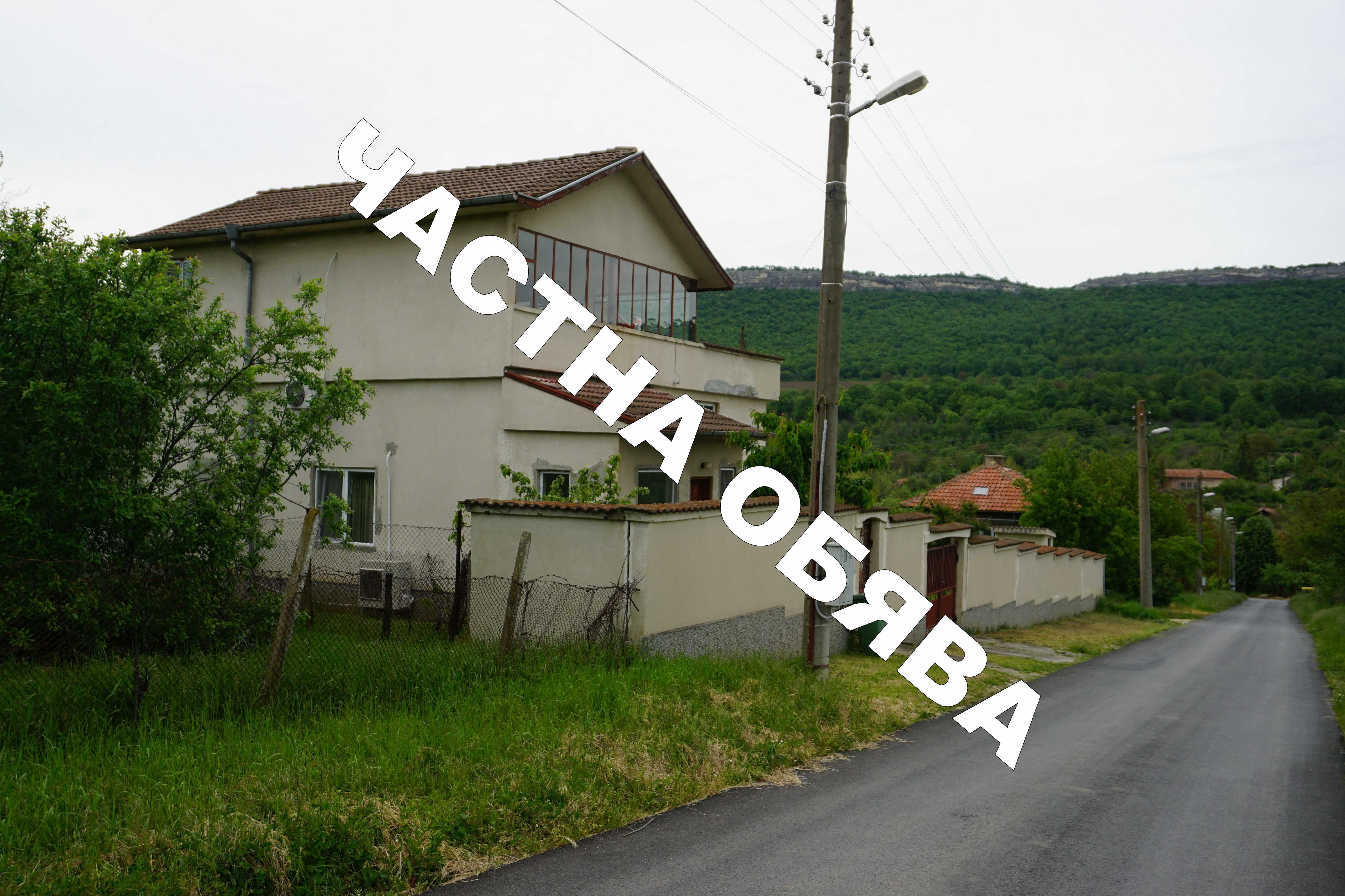 Масивна Триетажна Къща РЗП 274кв.м./Дворно място 1220кв.м.