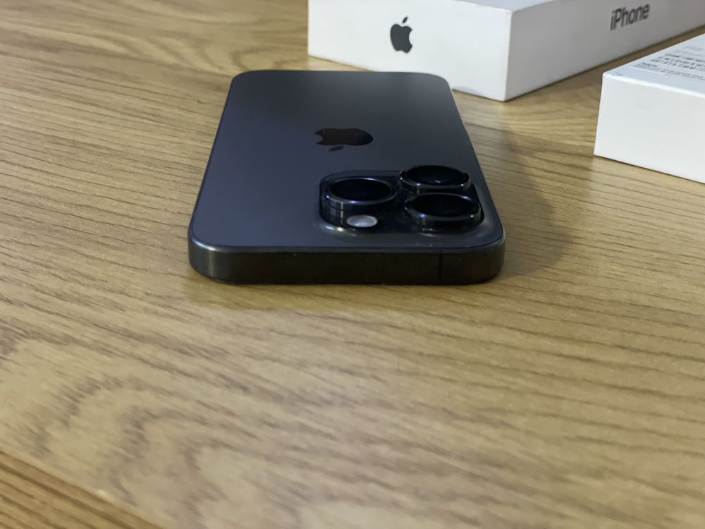 Бартер iPhone 15 pro 256 gb E-sim USA 94% black titanium