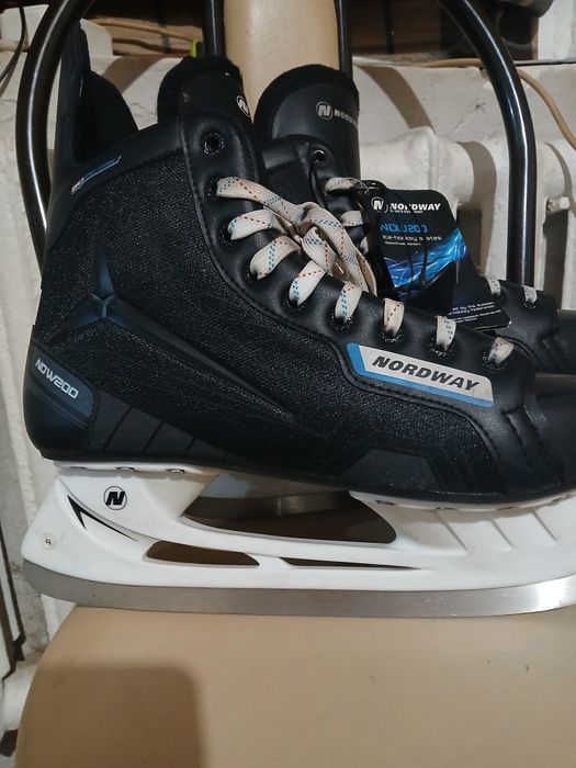 Коньки хокейнные