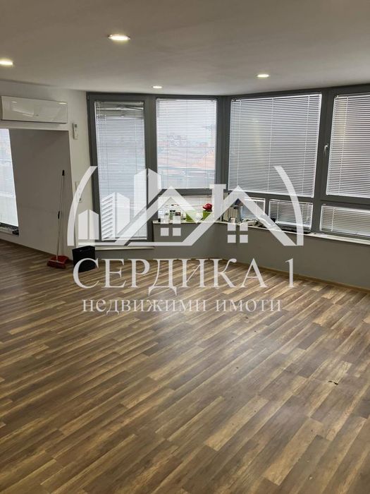 Дава се под наем Офис в София, Център - 150 кв.м за 816 € - Снимка #1
