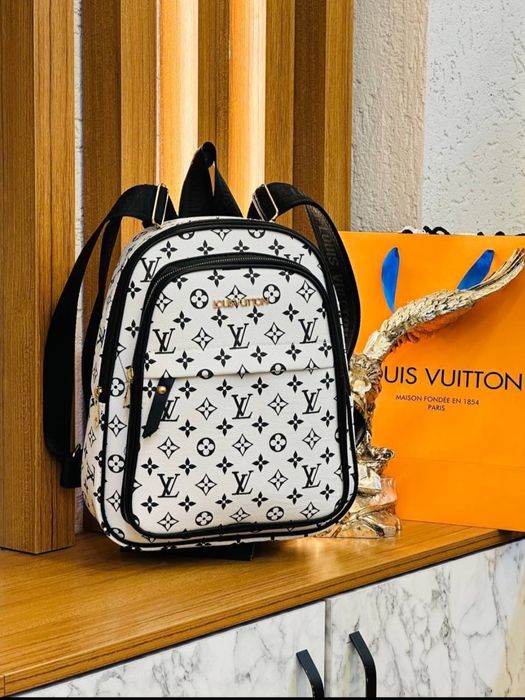 НОВА СТОКА дамски раници и големи размери чанти