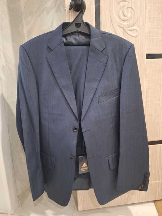 Мужские костюмы новые