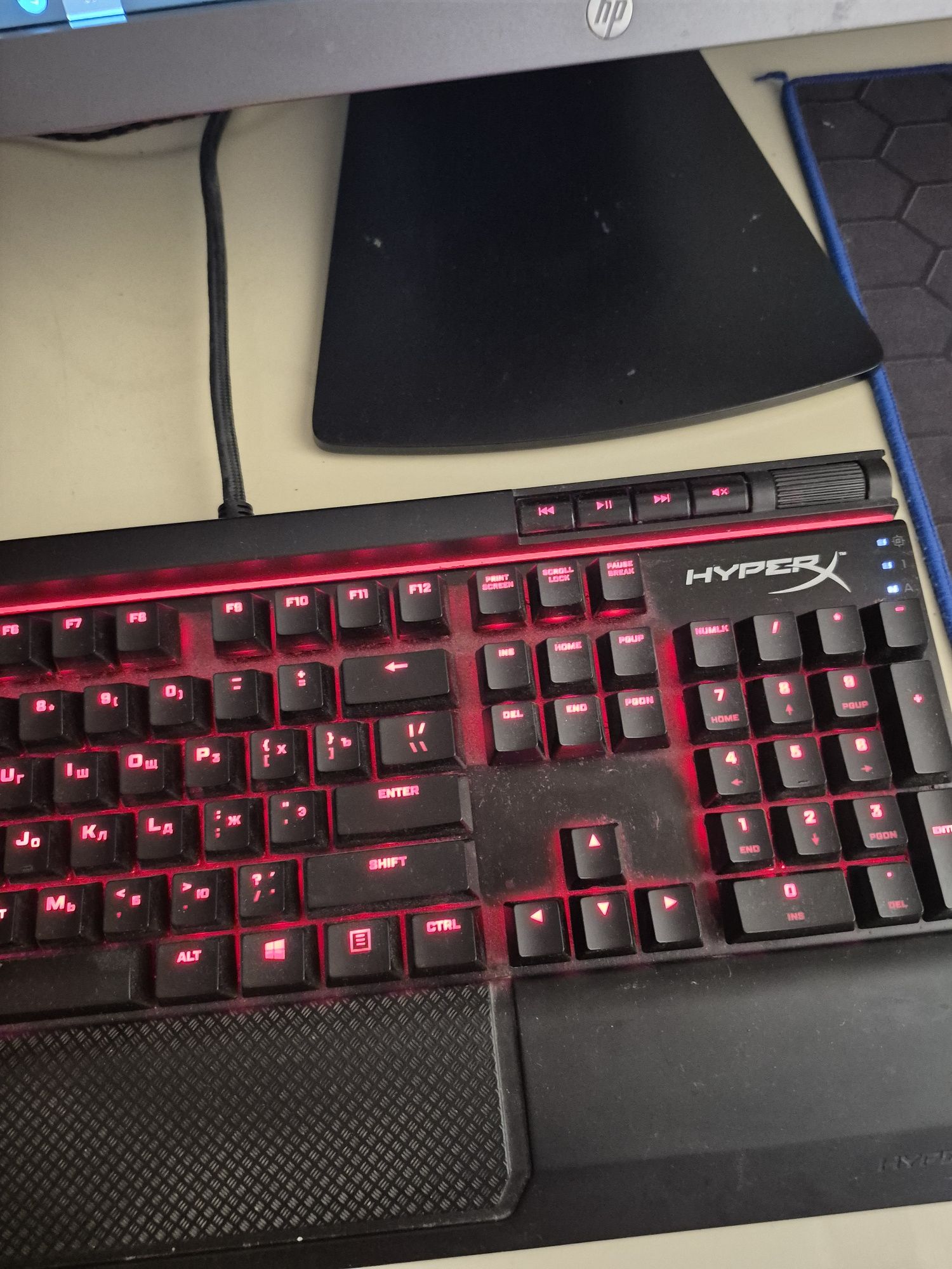 Продам игровой компьютер, монитор 27дюйм, игровую клавиатуру HuperX,