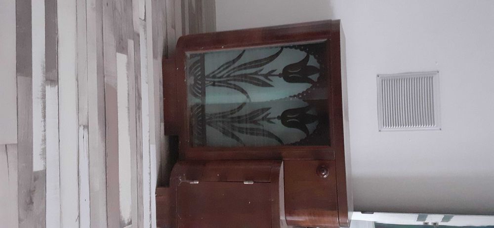 Vand vitrina cu oglinda si dulapior din lemn de Nuc