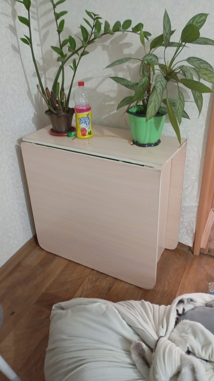 Продам стол, кровать