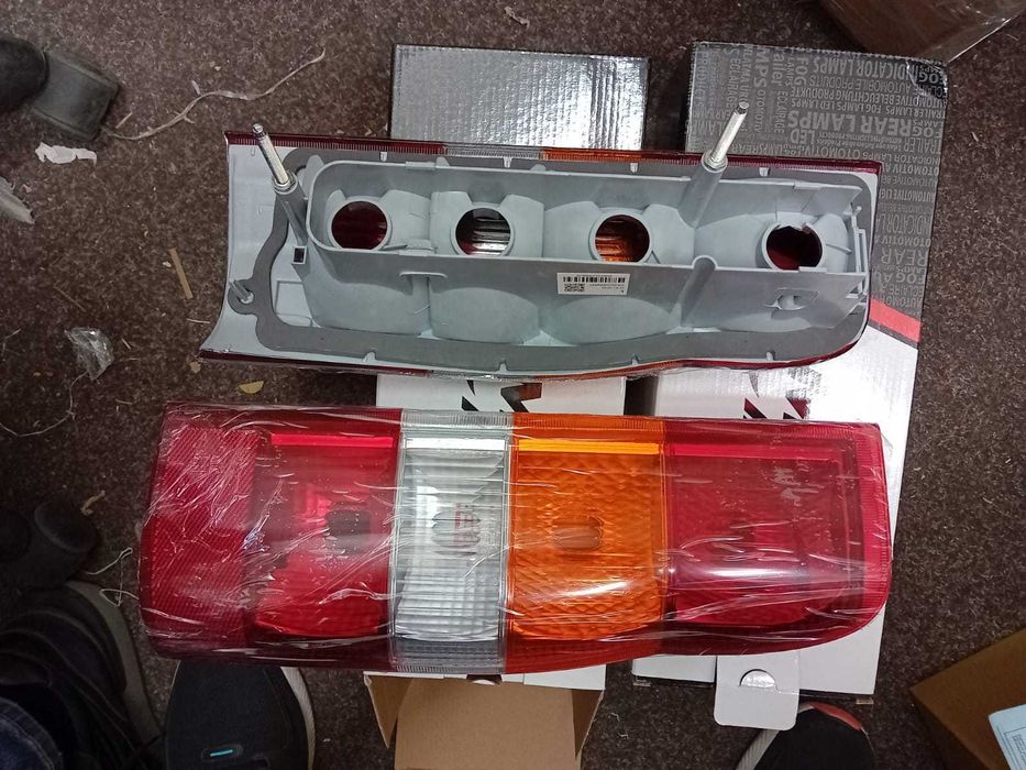 lampa stop ford transit tripla stop far spate