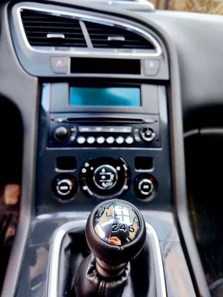 Продава се Peugeot 5008