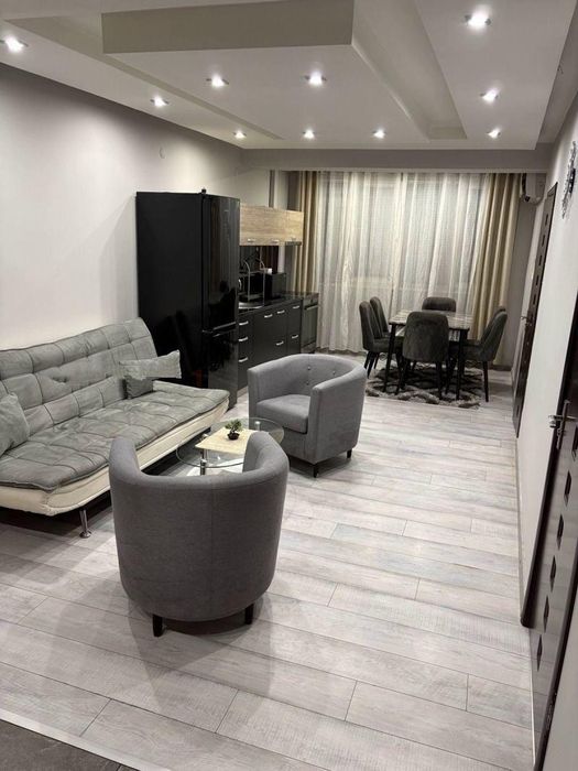 Тристаен апартамент в ж.к. Красна поляна 1.