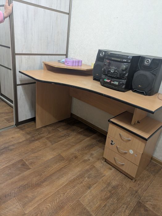 Срочно Срочно отдам стол