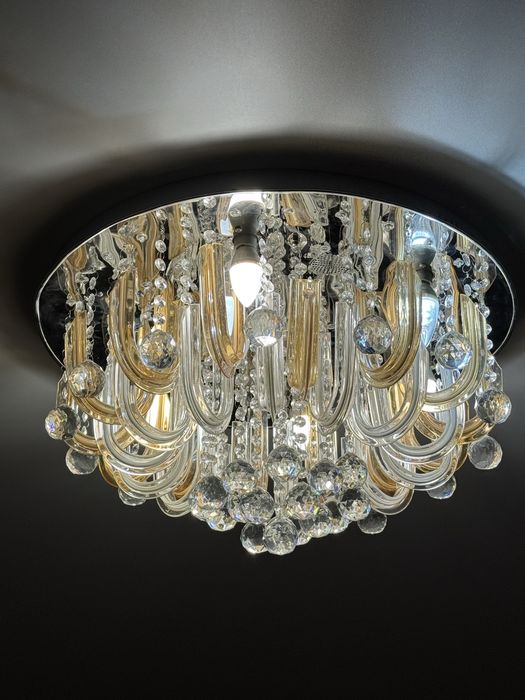 Продам хрустальную люстру