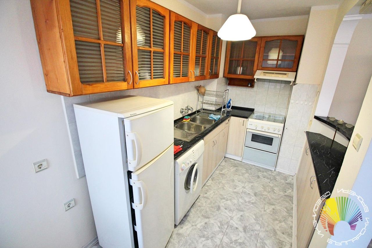 Дава се под наем Тристаен апартамент в Бургас, Лазур - 100 кв.м за 459 € - Снимка #4