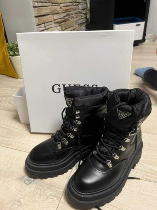 Оригинални боти на Guess