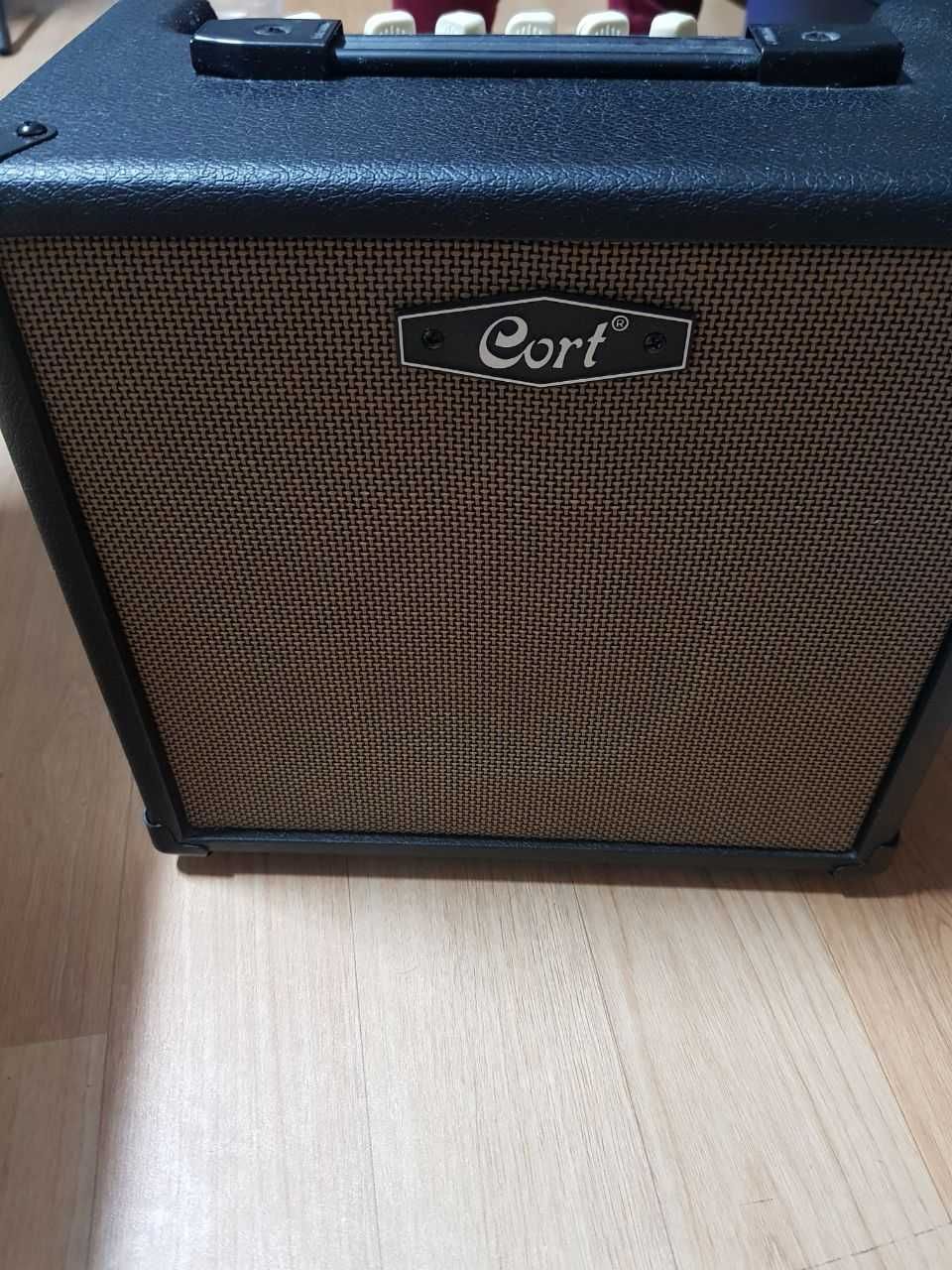Комбоусилитель для акустической гитары CORT 15G