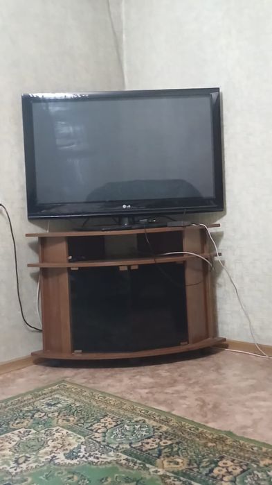 Телевизор с тумбой