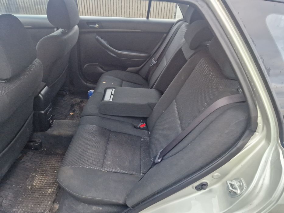 Dezmembrez Toyota Avensis T25 2.2 Dcat 177 cp 2003-2009