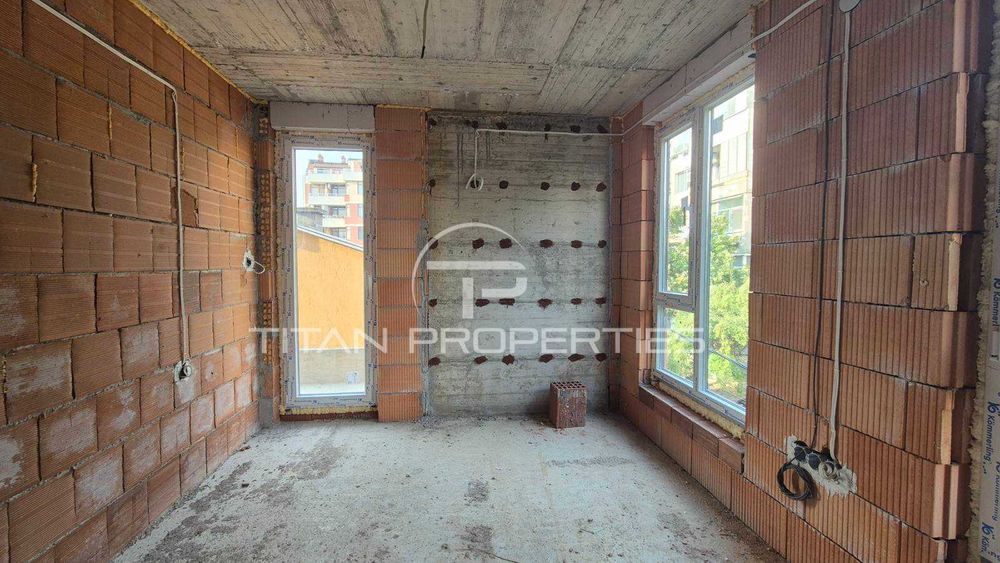 Продава се Тристаен апартамент в Пловдив, Кючук Париж - 105 кв.м за 1569 €/кв.м - Снимка #1