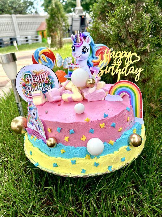 Realizez torturi si prajituri la cerere