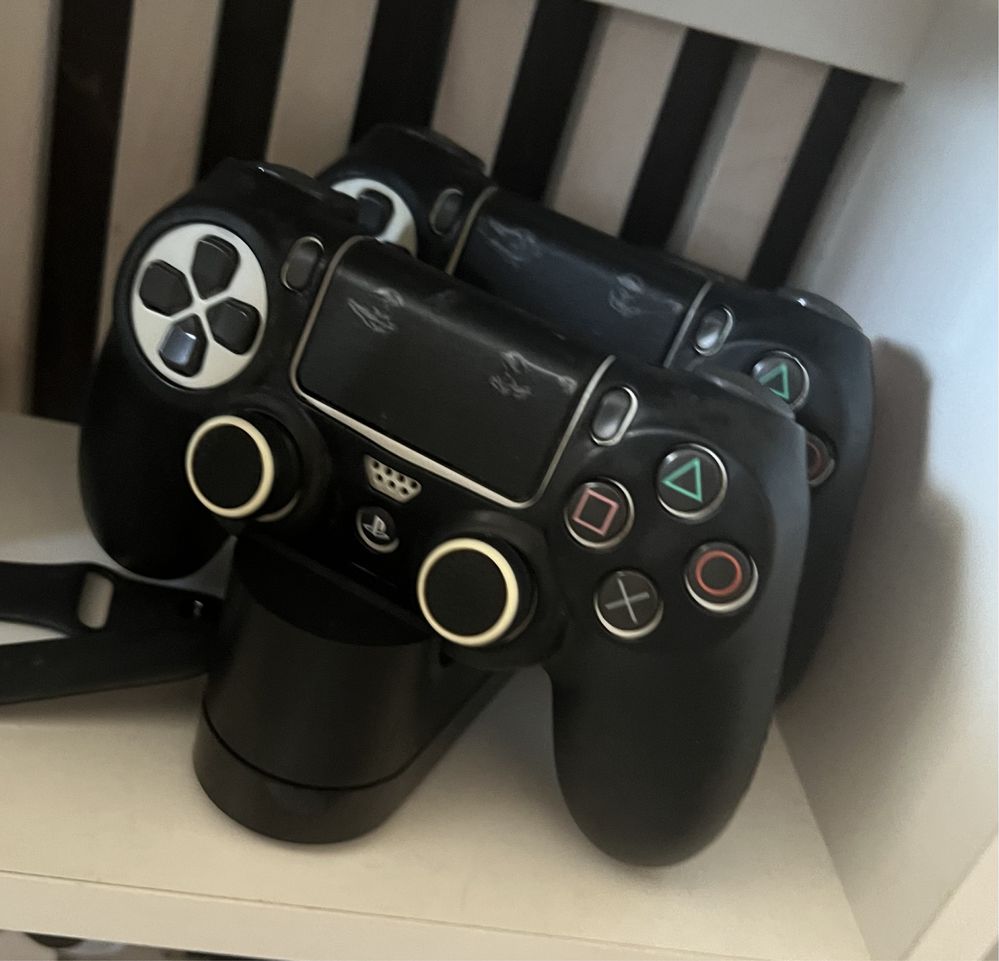 Продам PS 4Pro 1т