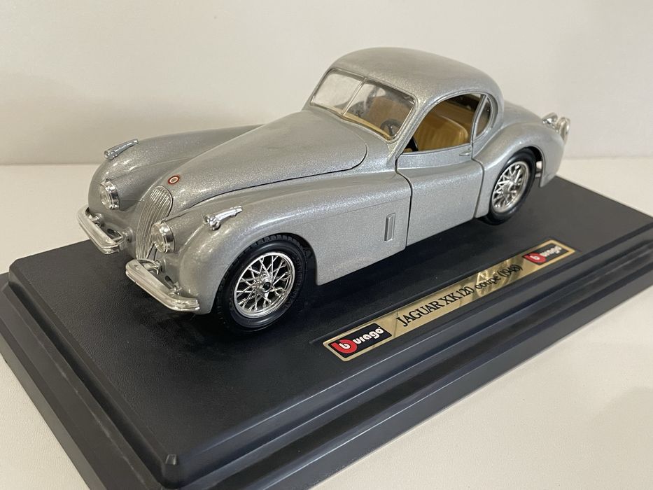 Метални колички 1:24