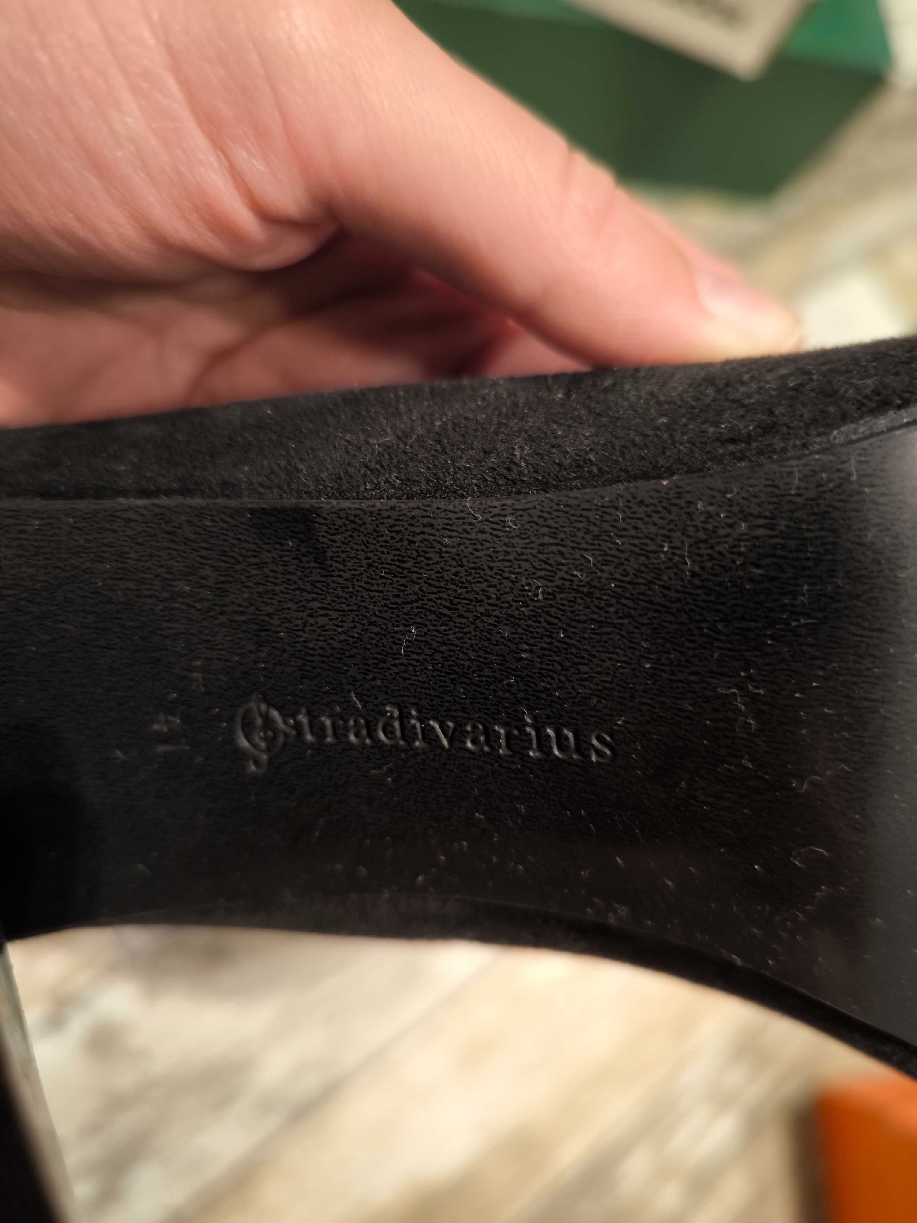 Нови обувки на ток Stradivarius