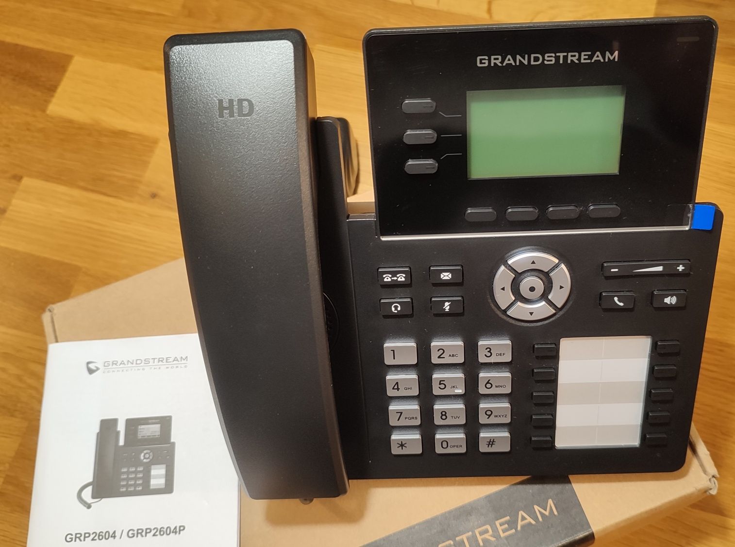 Telefon VoIP, SIP - Grandstream GRP2604, Telefon IP