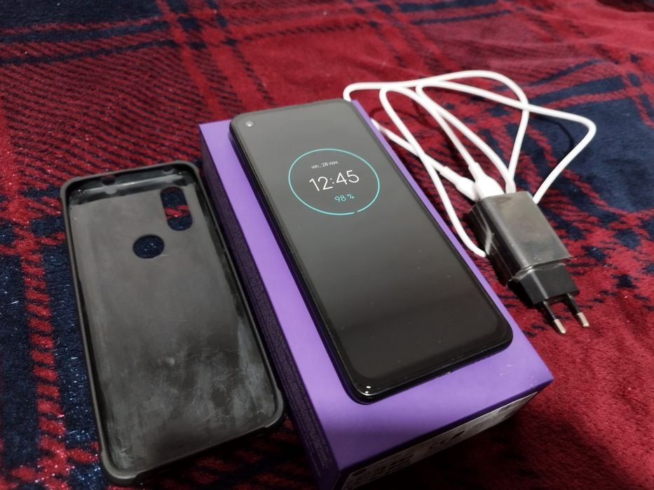 Telefon Motorola One vision bronz 4gb 128 gb.