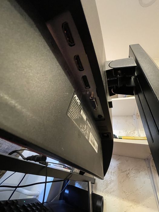 Monitor Gaming curbat AOC 144hz 1ms