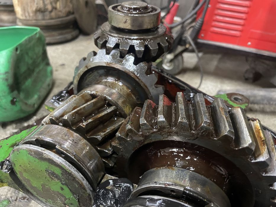 Reparatii utilaje tractoare stivuitoare combine electricitate mecanica