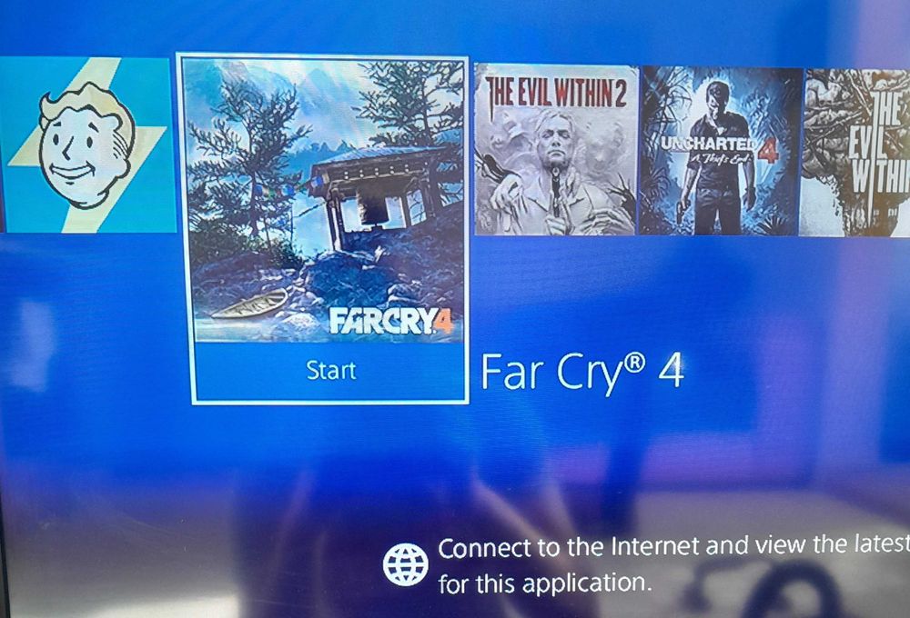 Play Station 4 Slim 1 TB / PS4 Slim + два джойстика + игри