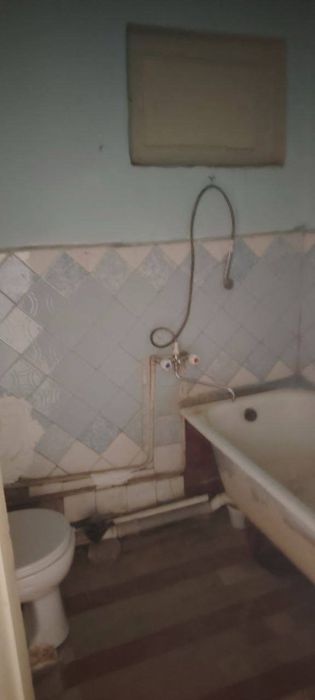 kogon shaxrida  2 etajlik  domni 2 etajida 2 xonalik kv sotiladi fakel