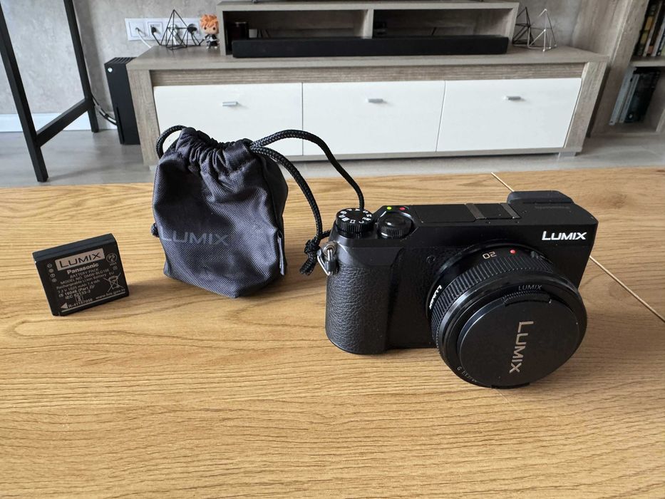 Panasonic Lumix DMC-GX80 + obiectiv Lumix G Pancake 20mm f/1.7
