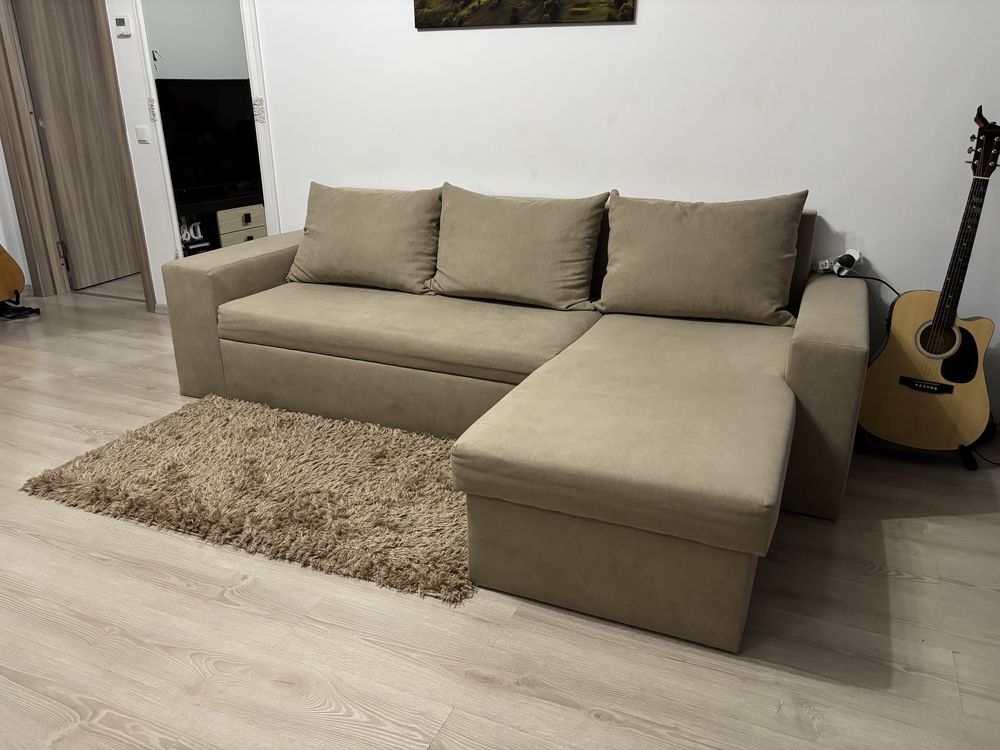 Coltar extensibil cu lada si 2 tabureti - ca nou