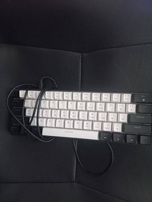 Tastatura switchuri albastre 60%