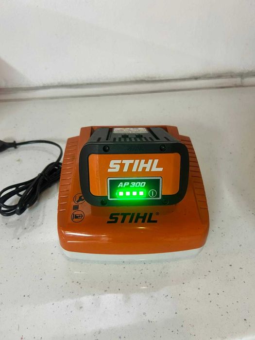 Acumulator Stihl AP300 si incarcator