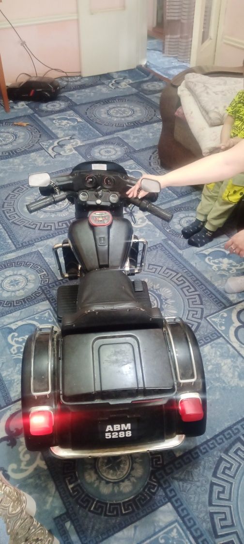 Bollar uchun elektro mototsikil