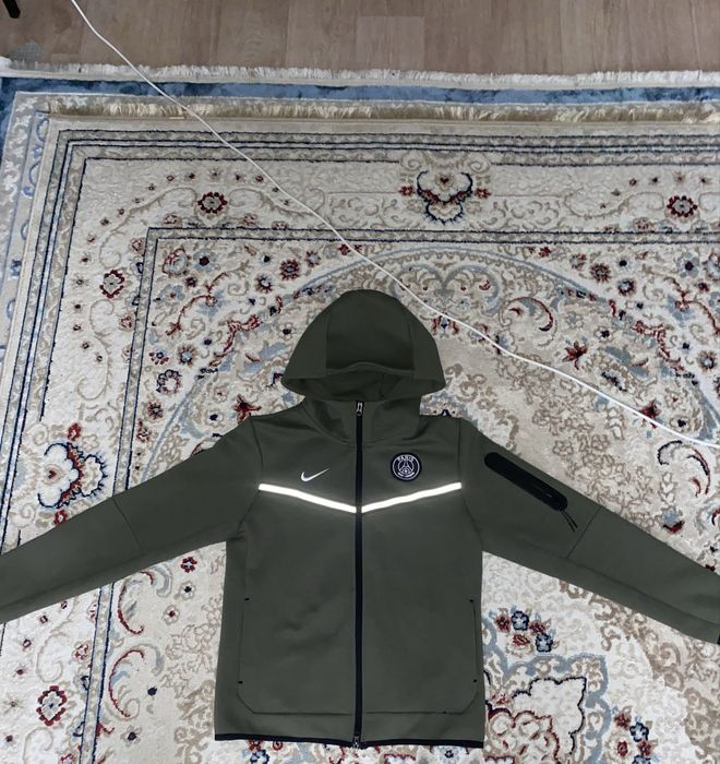 Продам кофту найк теч флис