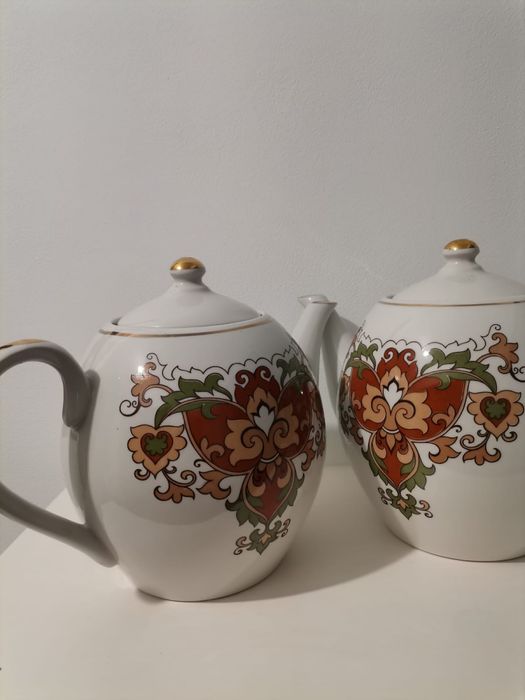 Продаю два керамических чайника