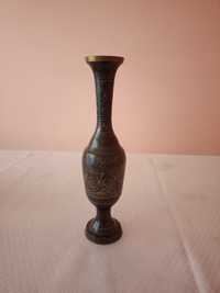 Продаётся антикварная металлическая ваза из Индии