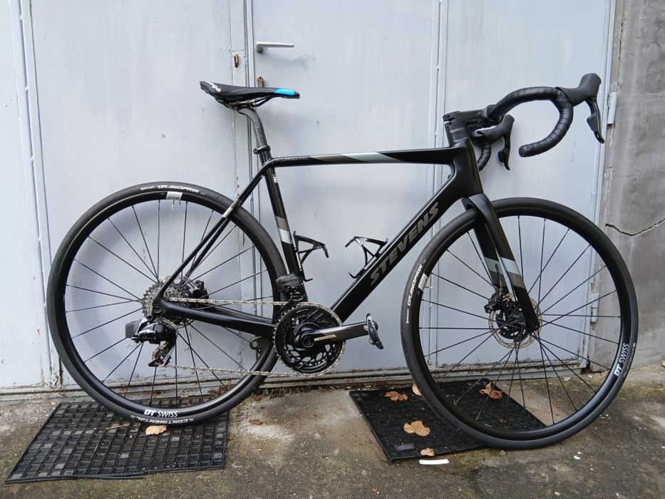 Cursiera Carbon 2 x 12 viteze Sram Force AXS an 2025