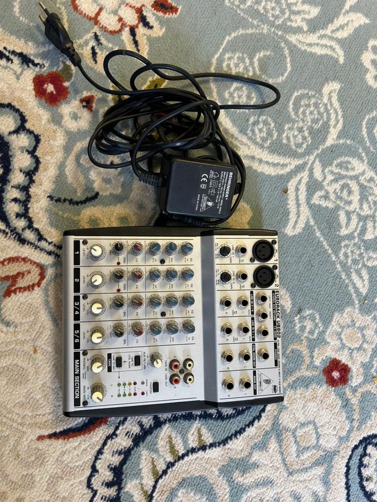 Продаю бу микшерный пульт *Behringer Eurorack UB802*