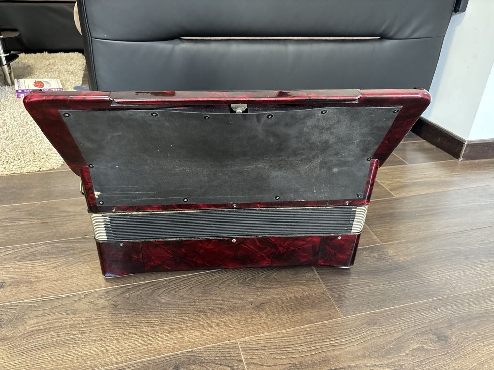 Acordeon Hohner Verdi 3 cu 120 de basi vergea